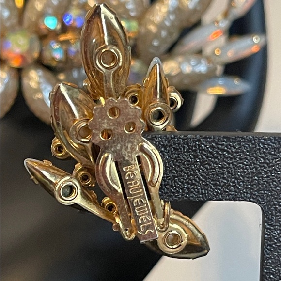 Beau Jewels Molded Faux Pearl Opaline Aurora Borealis Rhinestone Demi-Parure - Picture 5 of 10